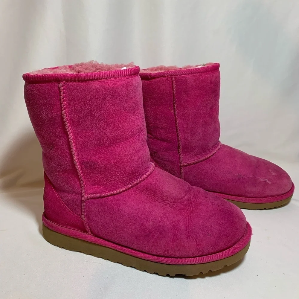 UGG Fuschia Girl’s Boots sz 4